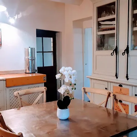 Bauernhof Le Midi, A Refined Master House In Provence With A Swimming Pool Valensole