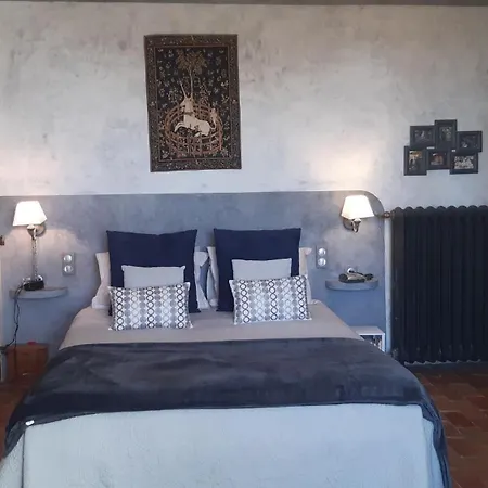 Alojamento de Turismo Rural Le Midi, A Refined Master House In Provence With A Swimming Pool