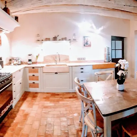 Le Midi, A Refined Master House In Provence With A Swimming Pool Valensole