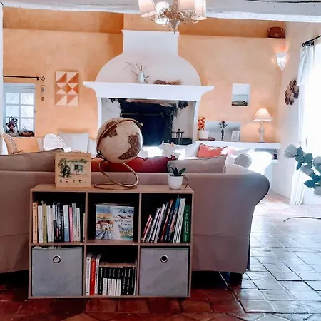 Le Midi, A Refined Master House In Provence With A Swimming Pool Valensole