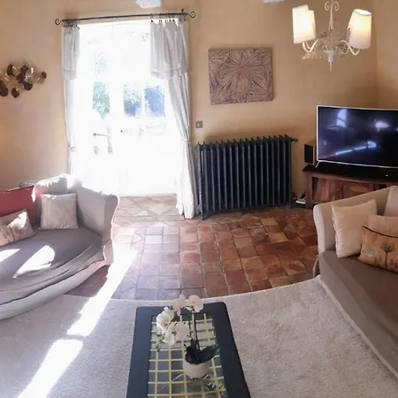 Le Midi, A Refined Master House In Provence With A Swimming Pool *